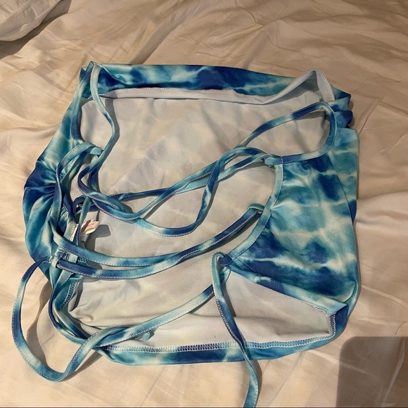 Criss cross backless halter top NWOT - Picture 4 of 5